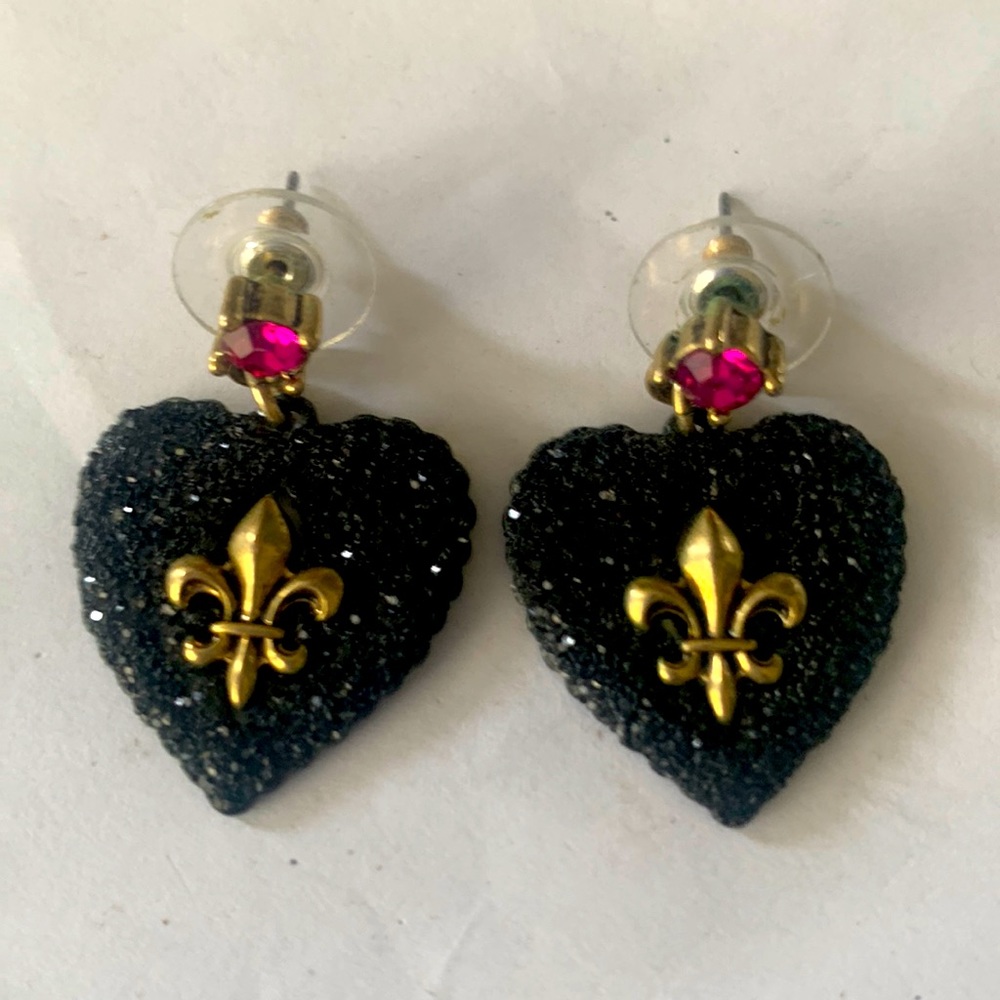 Betsy Johnson black & gold tone heart pierced earrings